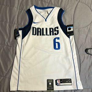 Kristaps Porziņģis Dallas Mavericks jersey